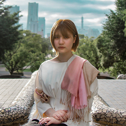 1年｜メディア演習Ⅰ<br>ポートレイト：絵画をモチーフに人物を撮影<br>（レオナルド・ダ・ヴィンチ「モナ・リザ」1503-19頃）